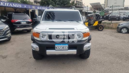 Toyota FJ Cruiser 2014 white
