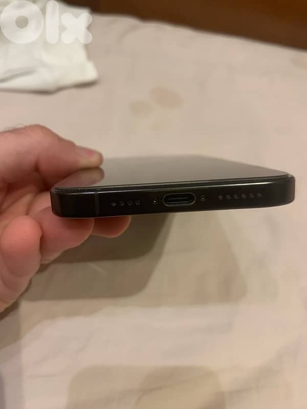 Iphone 16 pro max Mint Condition with 3 Original Covers 3