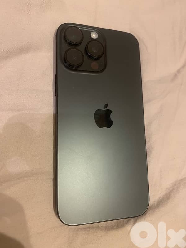 Iphone 16 pro max Mint Condition with 3 Original Covers 4