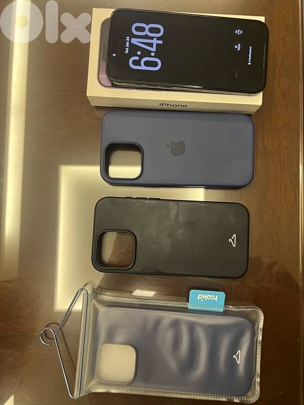 Iphone 16 pro max Mint Condition with 3 Original Covers 6