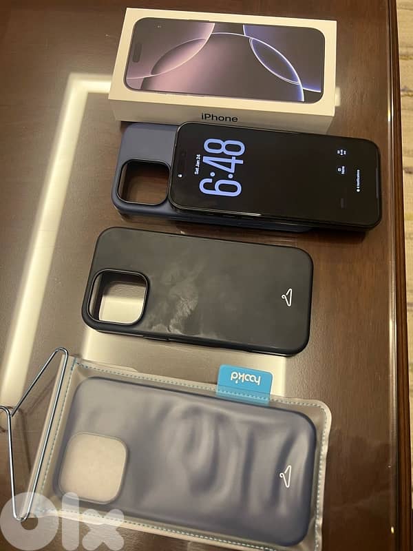 Iphone 16 pro max Mint Condition with 3 Original Covers 7