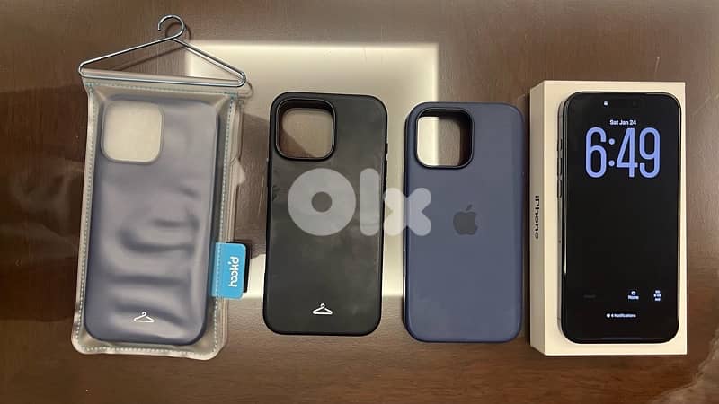 Iphone 16 pro max Mint Condition with 3 Original Covers 1