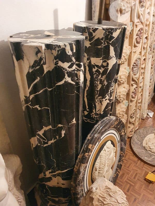 Marble columns Huge 4