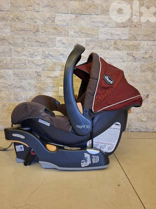 Chicco trolli, car seat, child carrier bath tub. 2