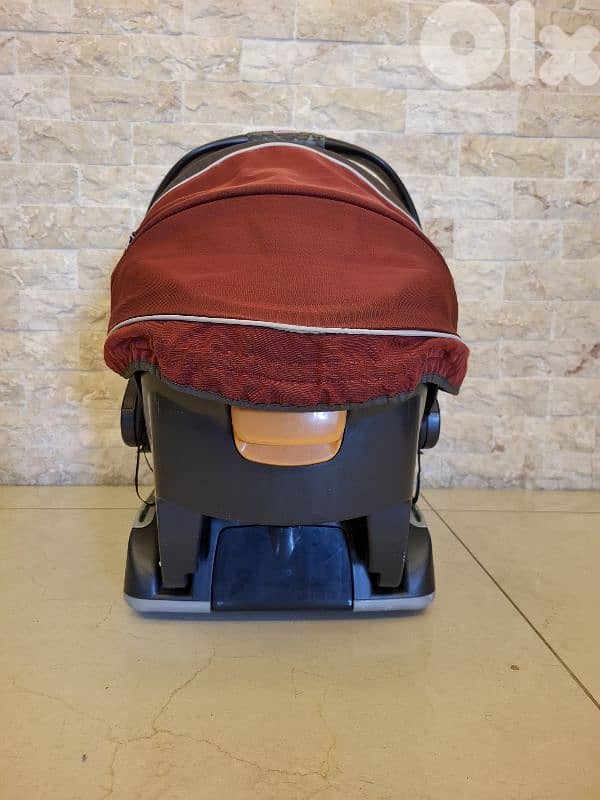 Chicco trolli, car seat, child carrier bath tub. 4
