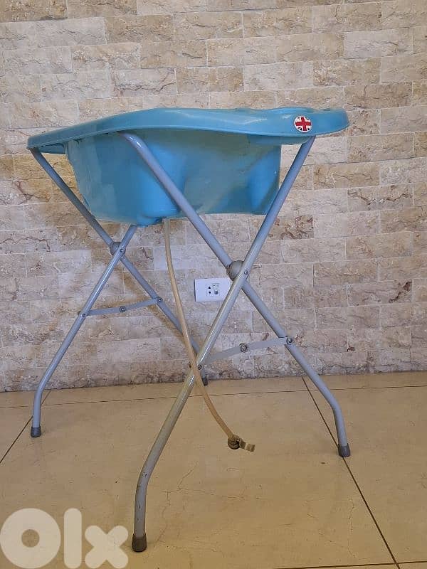 Chicco trolli, car seat, child carrier bath tub. 11