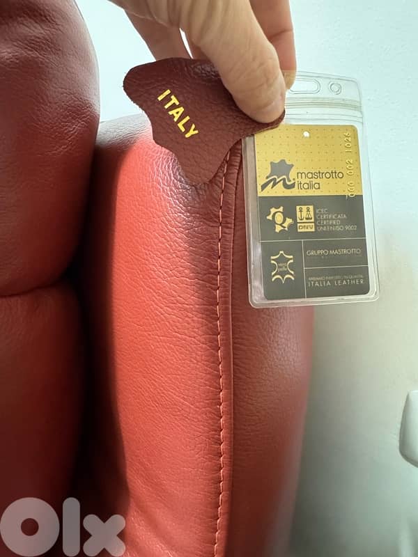 Elegant Italian Leather L-Shape Sofa - Excellent Condition 5