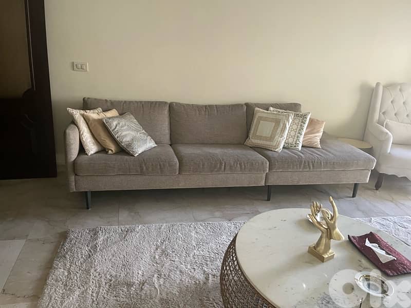 Full Salon with  a center table 2