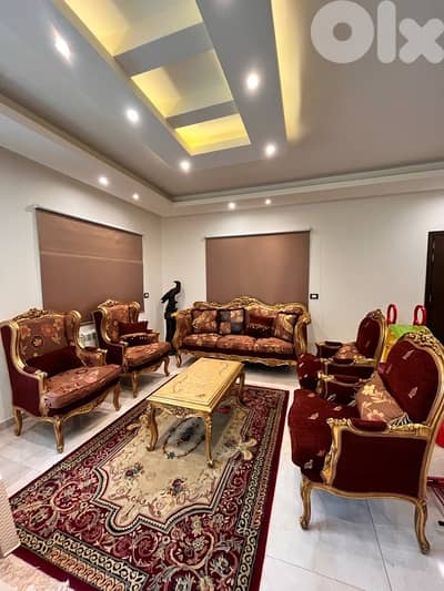 Traditional royal living room