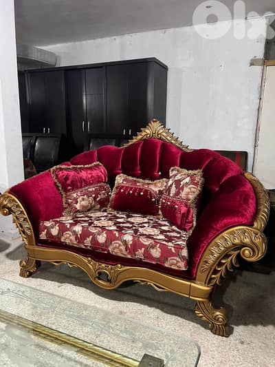 طقم كنبايات حفر خشب زان ملكي اربع قطع وطاولة شبه جديد