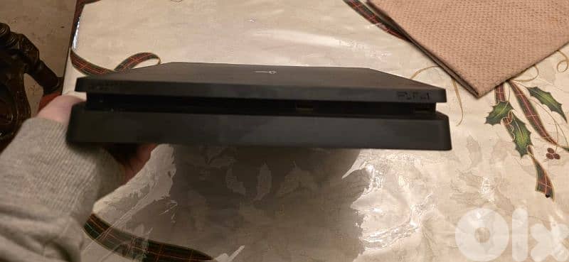 ps4 with 3 controllers and 7 games and steering wheel 3