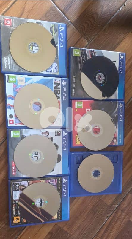 ps4 with 3 controllers and 7 games and steering wheel 5