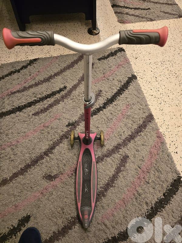 Globber Master Lights 3-wheel light-up Pink Scooter- foldable - l 2