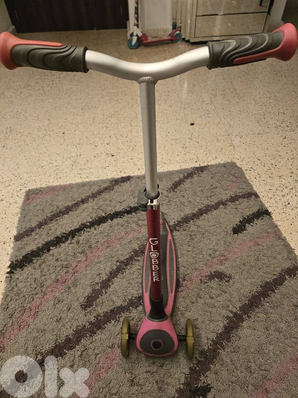 Globber Master Lights 3-wheel light-up Pink Scooter- foldable - l 3
