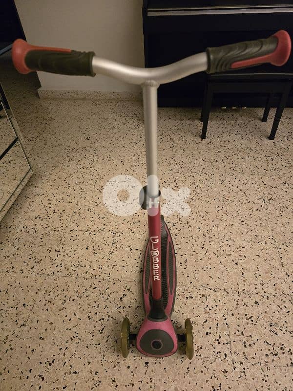 Globber Master Lights 3-wheel light-up Pink Scooter- foldable - l 4