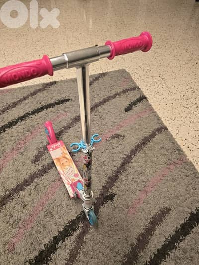 Mondo Barbie scooter pink 2 wheels, foldable, like new