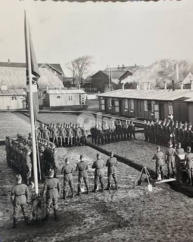 صور نازي قديمة في الحرب العالمية الثانية وتظهر تجمع كبير لمجموعات ناري