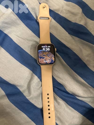 APPLE WATCH S8 USED BUT NO SCRATCHES OR ANYTING