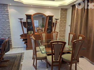 Excellent Full Dining Room