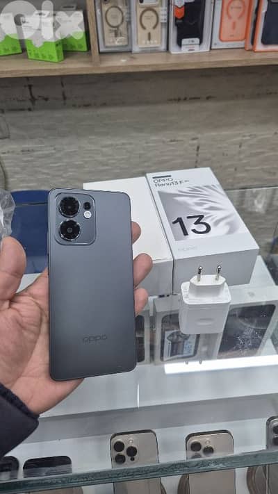 oppo reno 13 f 5g 512g 12 g ram used like new.