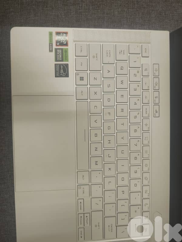 Asus ROG zephyrus g14 (rtx 4060 /Ryzen 9 8945h) 4