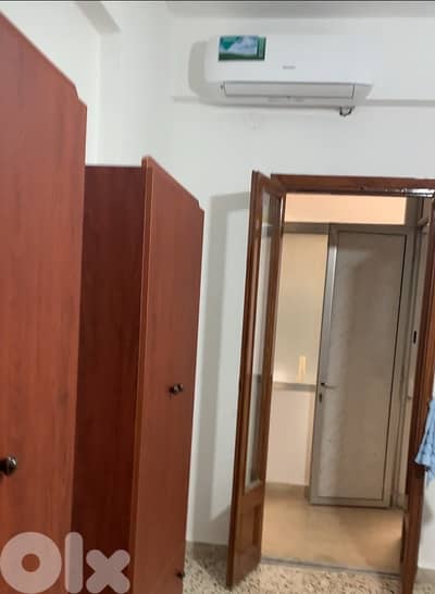 2  beds  in a male dorm rent للرجال سرير عدد ٢ للإيجار