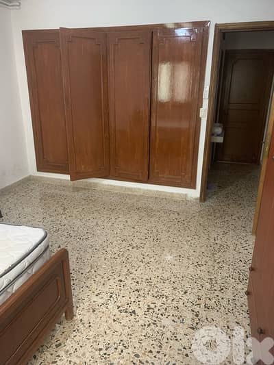 one bed  in a male dorm for rent للرجال سرير  للإيجار