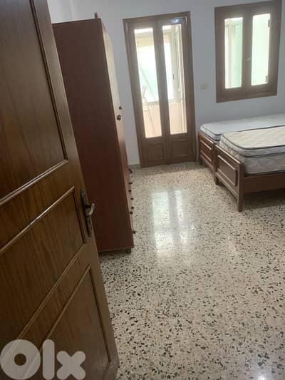 2 beds in different rooms in a male dorm rent للرجال سريرين  للإيجار