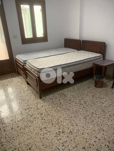 2 beds in different rooms in a male dorm rent للرجال سريرين  للإيجار