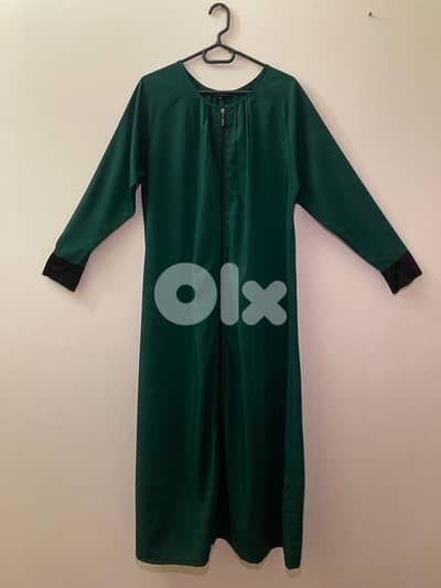 Elegant Dark Green Zip Dress – Size 48 – Used in Excellent Condition