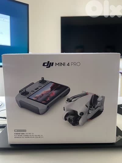 The DJI Mini 4 Pro fly more combo RC2