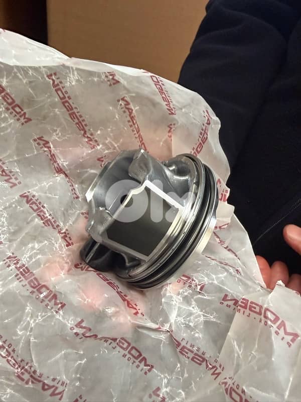 land rover v6 super charged piston and rings 1