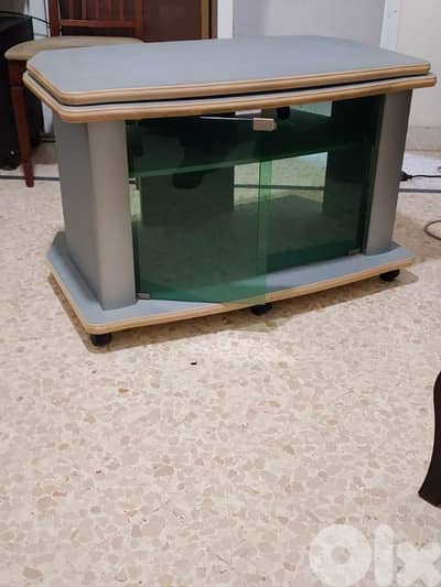 كومندينا للتلفزيون جديدة فيها بواب زجاجية