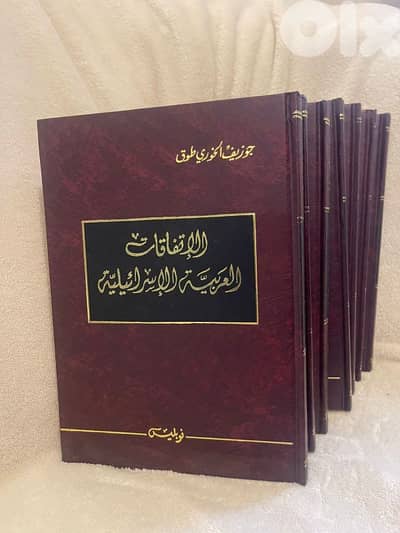 ٢٠٠ مجلد عبارة عن موسوعات