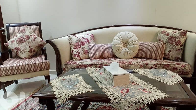 living room beige & bordeau + tv unit + table 6