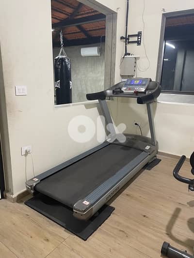 Commercial Treadmill for Sale – Like New