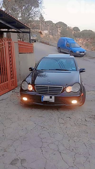 Mercedes-Benz C-Class 2005