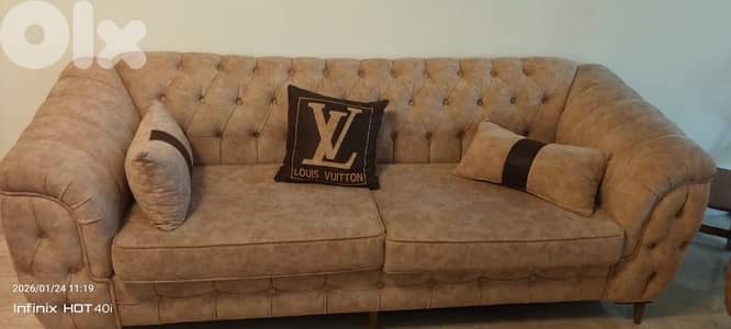 صالون للبيع