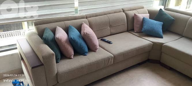 صالون للبيع