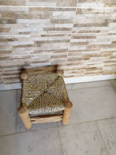 Chair كرسي خشب متينة مشغولة يدويا