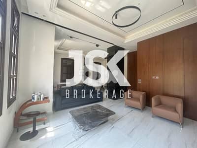L20159 - Office with Private Suite/Apartment For Sale in Down Town