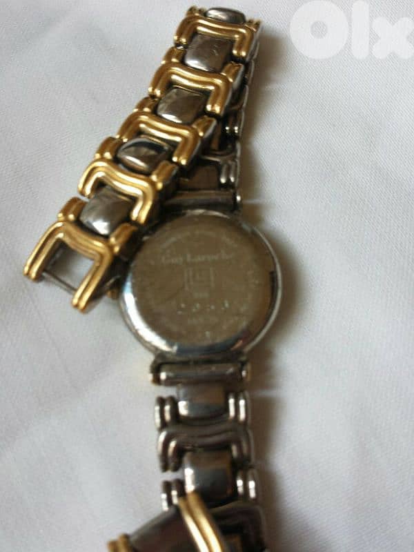 Old Guy Laroche (broken glass) - Not negotiable 2