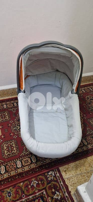 portable baby bed + 3 babies accessories 1