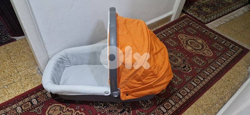 portable baby bed + 3 babies accessories 2