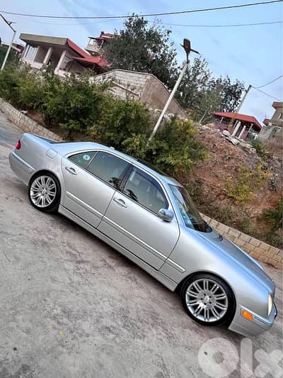 Mercedes-Benz E320 2002