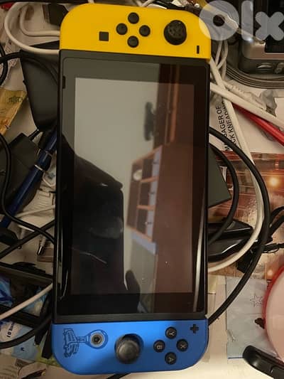 NINTENDO SWITCH FORTNITE EDITION WITH FIFA 18 and 2k20