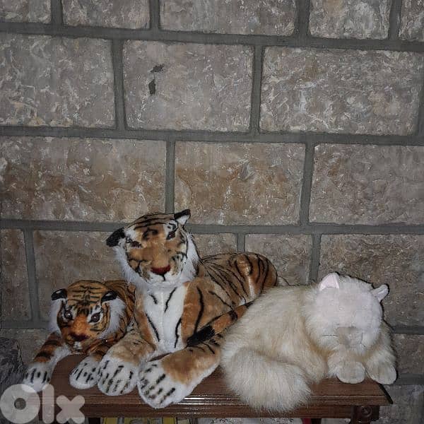 (  un large choix de peluches à la vente   70$ ) 3