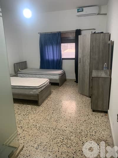 2 beds in different rooms in a male dorm rent للرجال سريرين  للإيجار