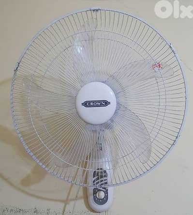 مروحة حيط  Crown  صنع تايوان ٢٥ دولار كتير نضيف وناعم مستعمل قليل ٢٥ $