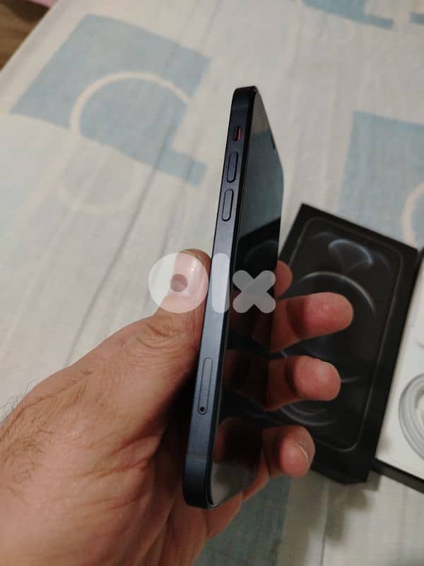 Iphone 12 super clean 5